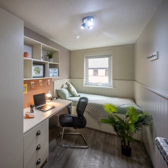 5 Bed Townhouse Standard - Image 3